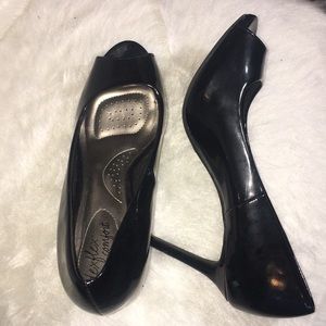 Dexflex Comfort Black Patent Leather 3 1/2 In Heel